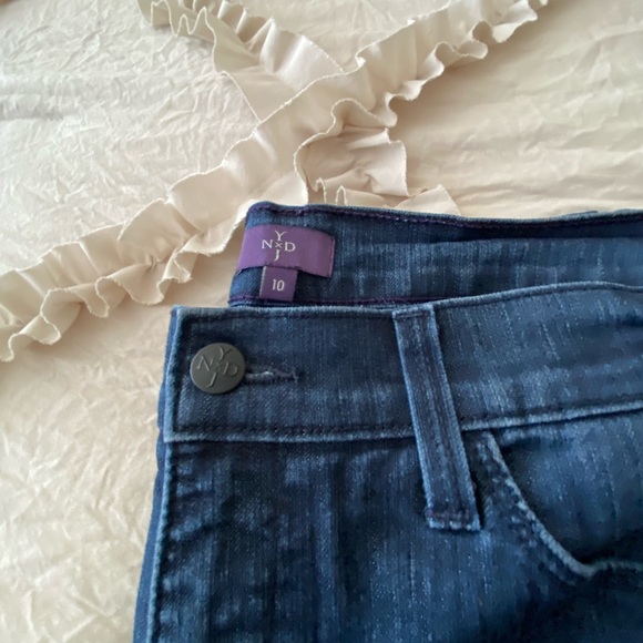 NYDJ jeans size 10 short. Bootcut - Picture 4 of 4